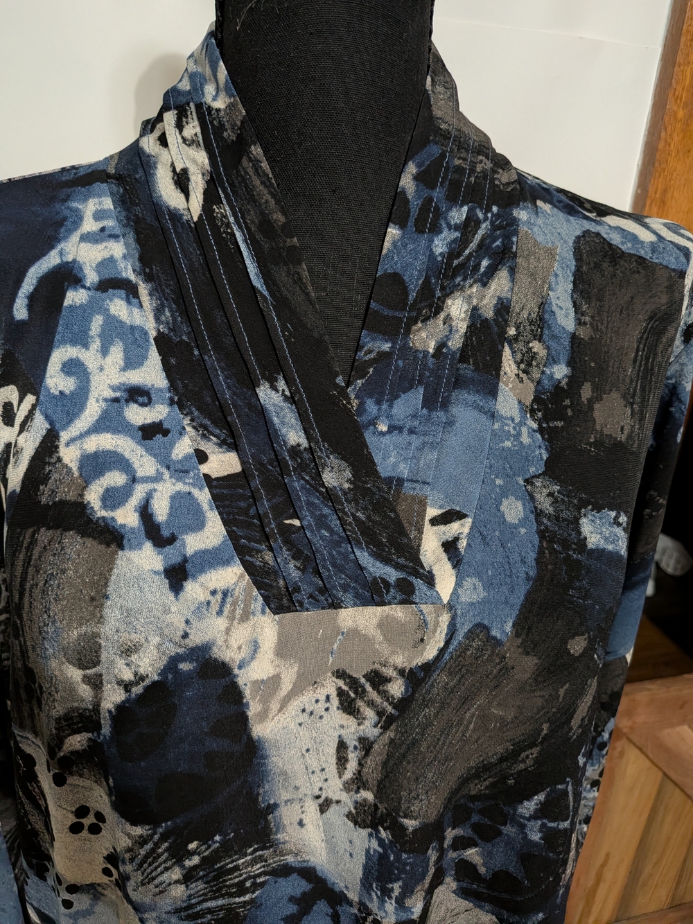 Women's Size XL V-Neck Tunic